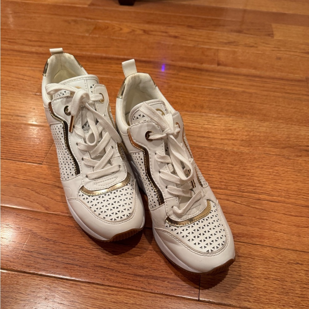Michael kors sneakers size 6.5 M